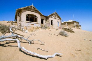 Die Geisterstadt Kolmanskop galt, auch aufgrund der nur 400 Einwohner, einst als reichste Stadt Afrikas, Namibia