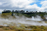 Die dampfende Landschaft der „Craters of the Moon“ auf der Nordinsel von Neuseeland eignet sich ideal als Einstieg in die vulkanische Zone zwischen Taupo und Rotorua - © FRASHO / franks-travelbox