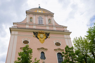 Die St. Nikolaus-Kirche in Bad Ischl war 1890 Schauplatz der Hochzeit von Erzherzogin Marie Valerie, der jüngsten Tochter von Sissi und Franz, Österreich