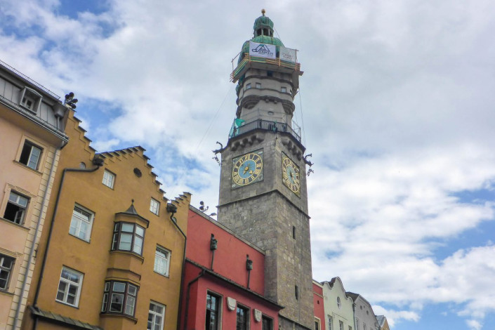 Der Stadtturm von Innsbruck wurde zwischen 1442 und 1450 errichtet und ist damit der älteste derartige Turm Österreichs