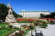 Der Mirabellgarten ist der Schlosspark des Schlosses Mirabell; eine der Attraktionen des Mirabellgartens sind seine wunderschön angelegten Gärten, Salzburg, Österreich - © Tupungato / Fotolia