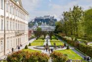 Der Mirabellgarten ist vor allem mit der Festung Hohensalzburg im Hintergrund ein beliebtes Fotomotiv und erfolgreicher Besuchermagnet von Salzburg, Österreich - © James Camel / franks-travelbox.com