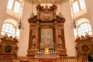 Der Salzburger Dom wurde seit seiner Erbauung im Jahr 767 bereits dreimal wiederaufgebaut und erneut geweiht, Österreich