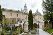 Die Erzabtei St. Peter in der Innenstadt von Salzburg, Österreich, gehört zum Stift Sankt Peter und ist dem Heiligen Petrus geweiht - © James Camel / franks-travelbox