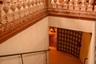 Eingang zu den Katakomben des Salzburger Doms, wie sich die Gräber der einstigen Kirchenfürsten von Salzburg befinden, Österreich