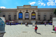 Blick auf die eindrucksvolle Kunsthalle Wien, die im Museumsquartier zwischen MUMOK und Leopold-Museum liegt und ihren Schwerpunkt auf zeitgenössischer Kunst hat, Österreich - © FRASHO / franks-travelbox