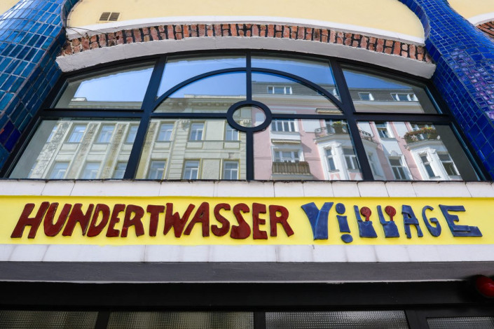 Das Hundertwasser-Village wurde am 17. Juni 1991 eröffnet, Österreich