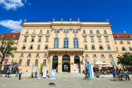 Das Museumsquartier wurde im Jahr 1725 als kaiserliche Hofstallungen errichtet und beansprucht bis heute die längste Barockfassade Wiens für sich, Österreich - © FRASHO / franks-travelbox