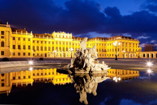 Das spektakuläre Schloss Schönbrunn thront seit dem 17. Jahrhundert in der österreichischen Hauptstadt und zählt heute zu den wichtigsten Sehenswürdigkeiten Wiens
