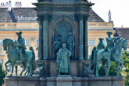 Den Sockel des Maria-Theresien-Denkmals am gleichnamigen Platz in Wien zieren vier Reiterstatuen erfolgreicher Feldherren, Österreich - © FRASHO / franks-travelbox
