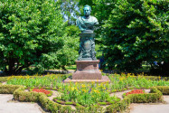 Denkmal im Wiener Stadtpark: Andreas Zelinka, Wiener Bürgermeister der 1860er-Jahre und liebevoll "Papa Zelinka" genannt, Österreich - © FRASHO / franks-travelbox