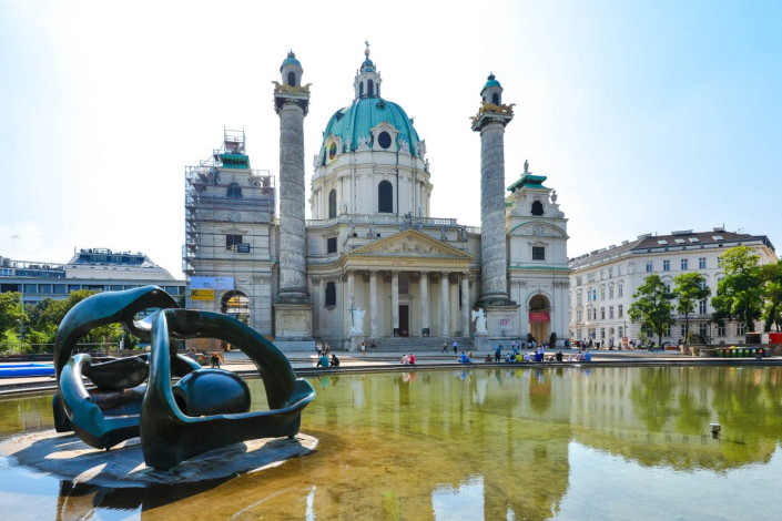 Der Grundstein für die Karlskirche in Wien wurde am 4. Februar 1716 gelegt, Österreich