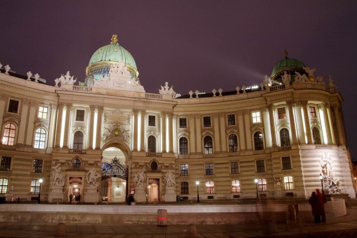 Die Hofburg am Heldenplatz zählt sowohl historisch als auch künstlerisch zu den bedeutendsten Bauten Wiens, Österreich