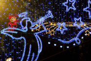 Die Wiener Weihnachtsmärkte beeindrucken Ihre Besucher mit eindrucksvoller Beleuchtung und Dekoration - © Renata Sedmakova / Shutterstock