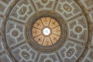 Eindrucksvolle Kuppel in der Eingangshalle des Kunsthistorischen Museums in Wien, Österreich - © Lila Pharao / franks-travelbox
