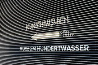Noch 200m zum Kunst Haus Wien (Museum Hundertwasser), Österreich