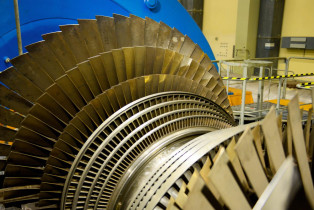 Mit 300 Umdrehungen pro Minute sollte die Niederdruck-Turbine im AKW Zwentendorf Strom produzieren, Österreich