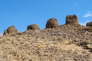 Angelegt wurden die steinernen Bienenkorbgräber immer auf einem Bergrücken, teilweise waren sie bis zu 8 Meter hoch, Al Ayn, Oman