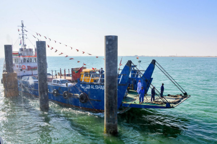 Auch alte Fähren sind im Oman noch unterwegs auf die Insel Masirah, allerdings ohne fesgelegten Fahrplan