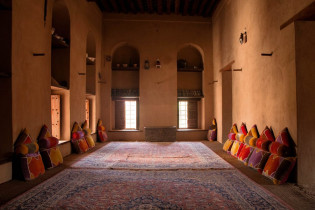 Auch die Innenräume der Festung von Nizwa können besichtigt werden, hier die Bibliothek, Oman