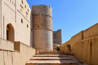 Die imposante Festung Hisn Tamah in der Stadt Bahla im Norden des Oman zählt als einzige omanische Festung zum UNESCO-Weltkulturerbe