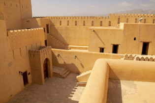 Die Festung von Nizwa besteht aus einem Labyrinth aus Treppen, Gängen, Terrassen, hohen Räumen und winzigen Kammern, Oman