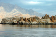 Die Halbinsel Musandam mit ihren atemberaubenden, fjordähnlichen Buchten wird auch "Norwegen Arabiens" genannt, Oman - © Turki Al-Qusaimi / Shutterstock