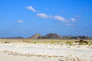 Die höchste Erhebung auf der Insel Masirah, Oman, misst gerade einmal 200 Meter