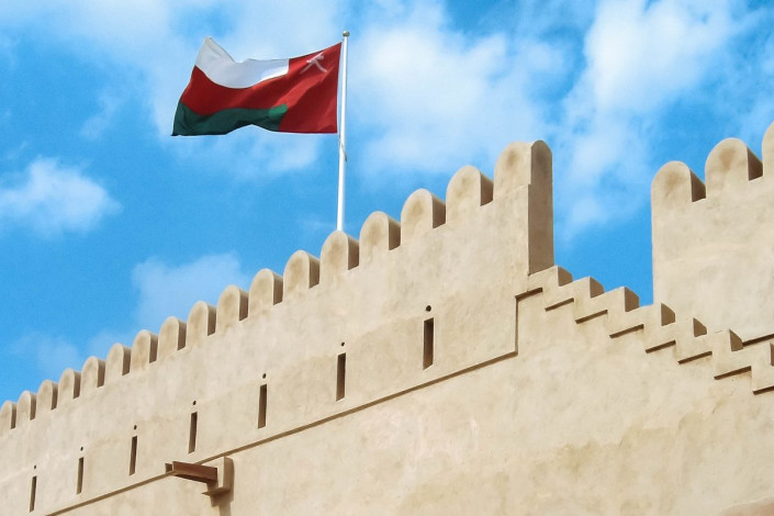 Die mächtige Festung in der kleinen Oase Al-Hazm ist perfekt renoviert und eines der schönsten Beispiele einer omanischen Befestigungsanlage, Oman