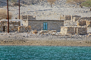 Die steinernen Vorratshäuschen auf der omanischen Halbinsel Musandam heißen "Bait al Qafl" und waren durch ein ausgeklügeltes Schloss vor Diebstahl sicher