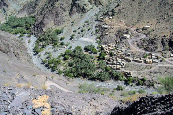 Einige der Ortschaften rund um das Saiq Plateau sind nach wie vor nur über halsbrecherische Pisten mit engen Haarnadelkurven und Serpentinen zu erreichen, Oman
