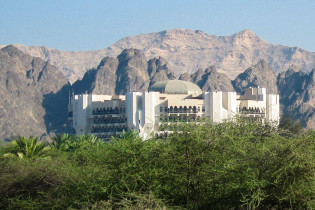 Blick auf das 6-Sterne-Hotel Al Bustan Palace östlich von Muscat im Oman