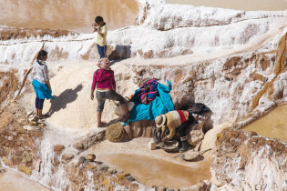 Die uralten Salinen von Maras bilden noch heute die Lebensgrundlage der regionalen Bevölkerung, Peru