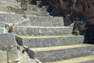 Der Aufstieg in die einstige Inka-Stadt Ollantaytambo im südlichen Peru führt über Treppen, Treppen und nochmals Treppen - © flog / franks-travelbox