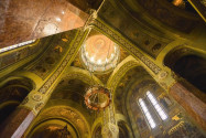 Die Kuppel der Krönungskathedrale von Alba Iulia wird von Marmorsäulen getragen und wird von einem Gemälde von Christus, dem Erlöser gekrönt, Rumänien - © FRASHO / franks-travelbox