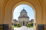 Die prächtige Orthodoxe Kathedrale von Alba Iulia wurde im Jahr 1922 für die Krönung des Königspaares des neuen Rumänien errichtet - © FRASHO / franks-travelbox