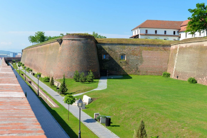 Im „Weg der drei Festungen“ können die drei Bauepochen der Festungsanlage von Alba Iulia nachvollzogen werden, Rumänien