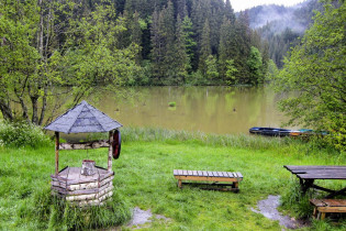 Die atemberaubende Bicaz Klamm liegt im Nordosten von Rumänien und führt von der kleinen Ortschaft Bicaz Chei bis zum Lacul Roşu, dem „Roten See“