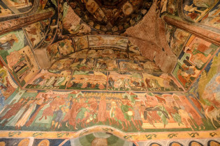 Die meisterhaften Malereien an der Kirche von Arbore stammen vom berühmten Meister Dragoș Coman aus Iași und dessen Schülern