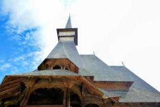 Finanziert wurde der Bau des Klosters des Erzengel Michael von Carmen und Grigore Adamescu, Săpânța, Rumänien