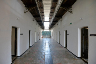 Das ehemals berüchtigte Gefängnis von Sighet, Rumänien, fungiert heute als Museum, seine Gefängniszellen als Ausstellungsräumlichkeiten