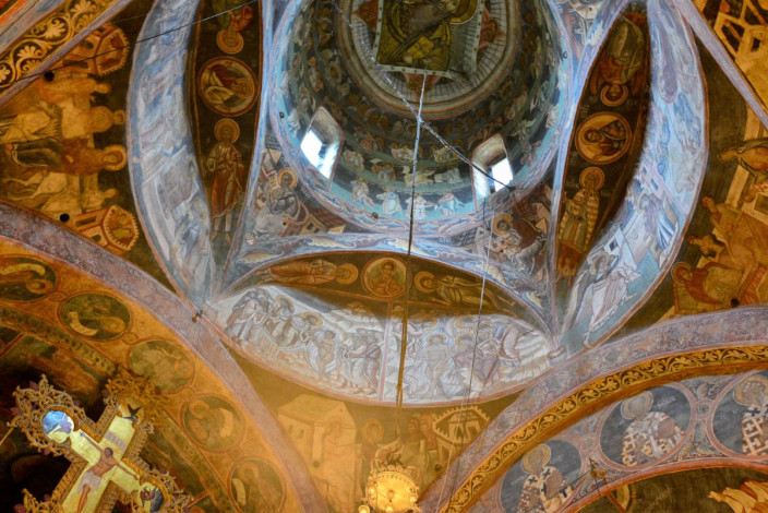 Die herrlichen Fresken am Kloster Voronet setzen sich auch im Inneren der Kirche fort und sind bis heute erstaunlich gut erhalten, Rumänien