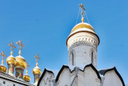 Die Gewandniederlegungs-Kathedrale am Moskauer Kreml ist die Hauskirche der russischen Patriarchen und beherbergt eine prächtige Ikonenwand aus dem 17. Jahrhundert, Russland - © Borisb17 / Shutterstock