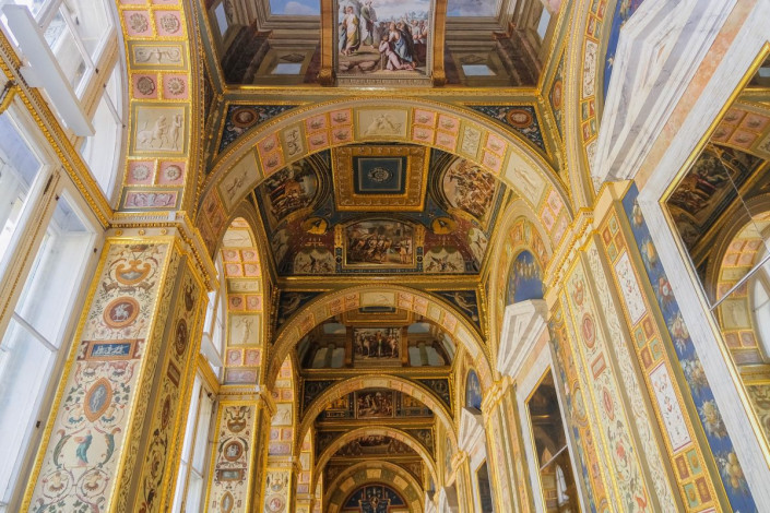 Die Galerie in der Eremitage wurde in den 1780er Jahren als Replikation der Loggia im Apostolischen Palast in Rom gemalt, St. Petersburg, Russland