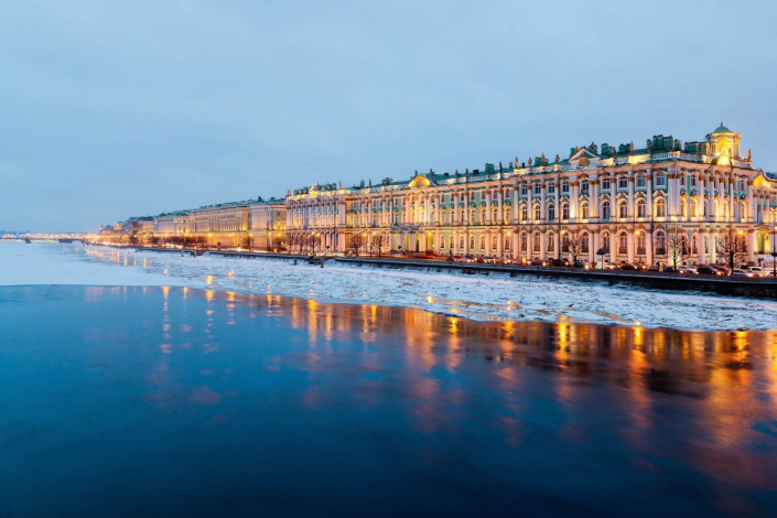 Die prachtvollen Gebäude der St. Petersburger Eremitage stammen aus dem 18. und 19. Jahrhundert, Russland