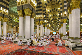 Prunkvolle Gebetshalle der Prophetenmoschee in Medina, Saudi Arabien