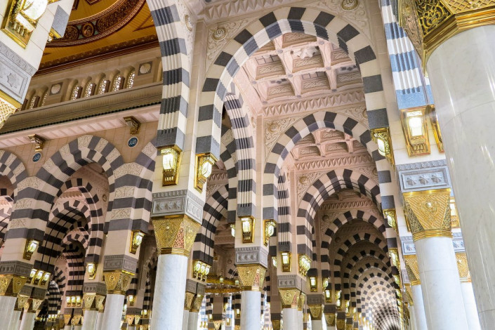 Prächtige islamische Architektur in der al-Haram-Moschee in Mekka, der heiligsten Moschee des Islam, Saudi-Arabien
