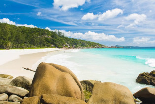 Auch wenn er „kleiner Strand" heißt, ist der Petit Anse auf La Digue ziemlich groß, Seychellen