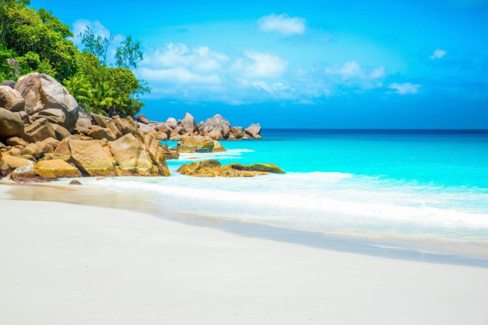 Der Anse Georgette auf Praslin, Seychellen, gehört zum Lémuria-Resort und kann von Nicht-Hotelgästen nur mit Genehmigung betreten werden