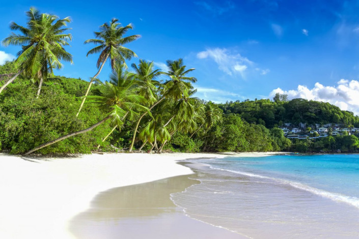 Die Baie Lazare ist nach Lazare Picault benannt, der als erster Europäer einen Fuß auf Mahé setzte und die Insel 1742 für Frankreich in Besitz nahm, Seychellen